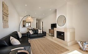 Luxurious First Floor Apartment Sleeps 4