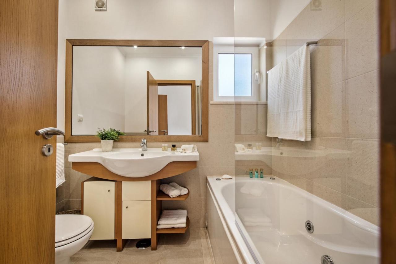 Luxurious First Floor Apartment Sleeps 4 Carvoeiro  Exterior foto